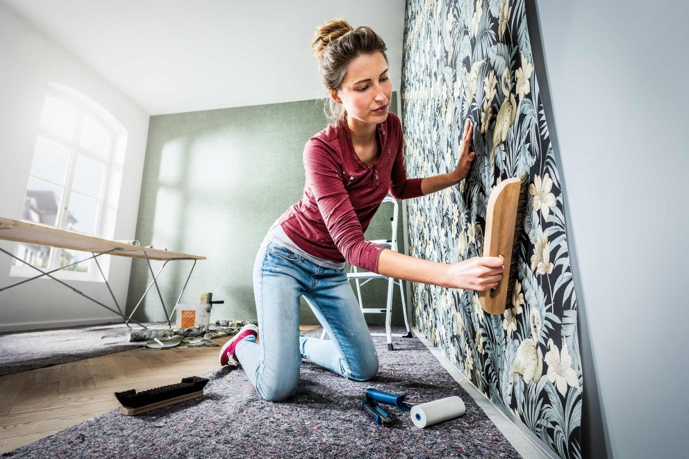 Comment décorer des meubles avec du papier peint, Instructions pour poser  du papier peint