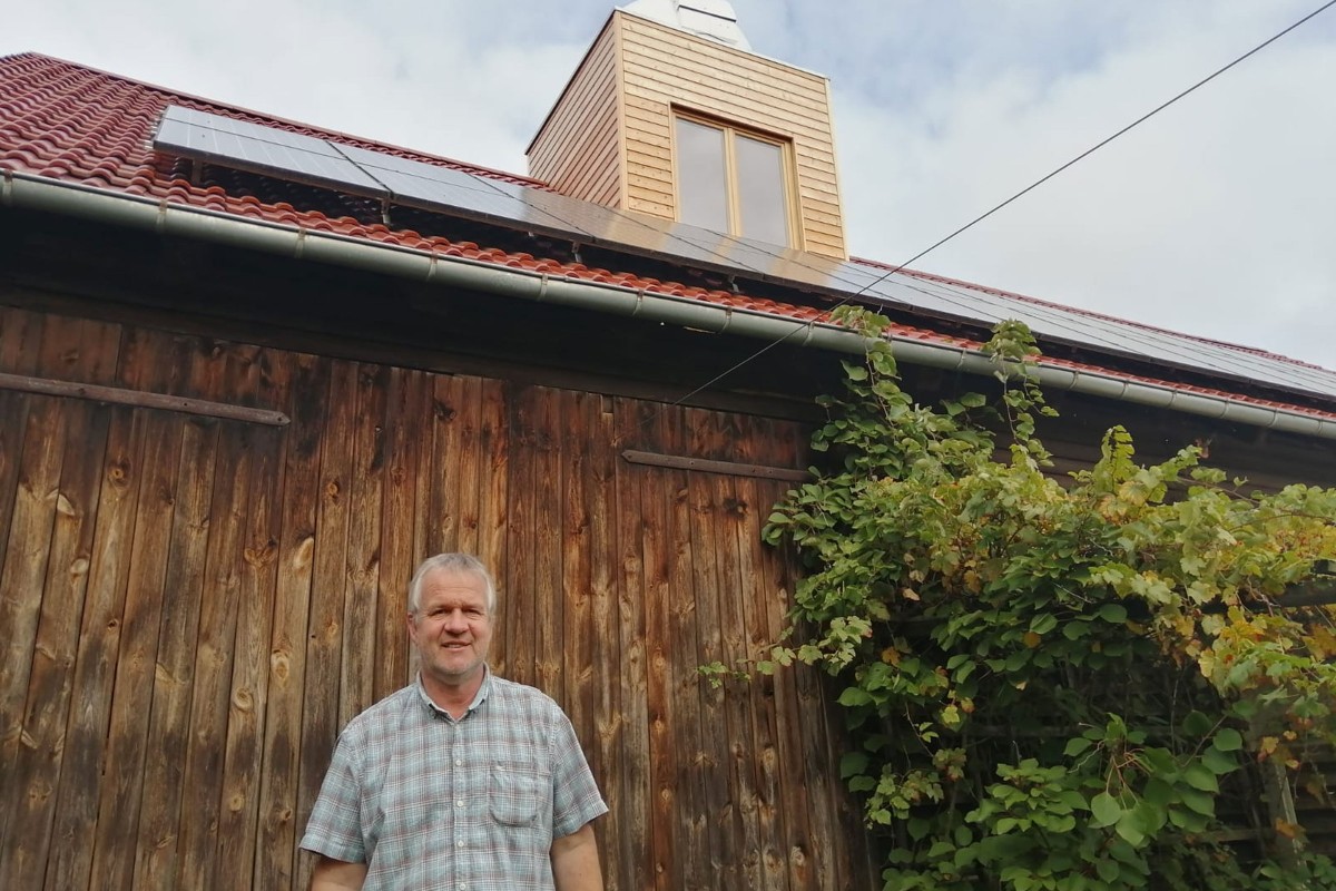 Kay Michael Thonack vor der Sternwarte, die auf seiner Dachterrasse im brandenburgischen Sewekow gebaut wurde. 