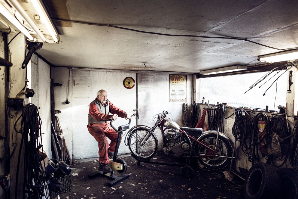 
			Noch mit 98 Jahren fuhr Olle Åhnström bei einem Speedway Rennen auf dem Motorrad mit – Weltrekord, einen älteren Teilnehmer gab es noch nie.

		