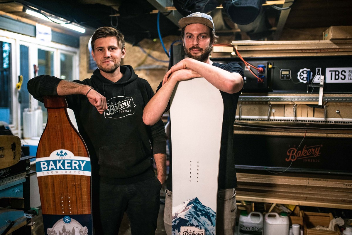 Michi und Hannes von Bakery Snowboards in ihrer Werkstatt 