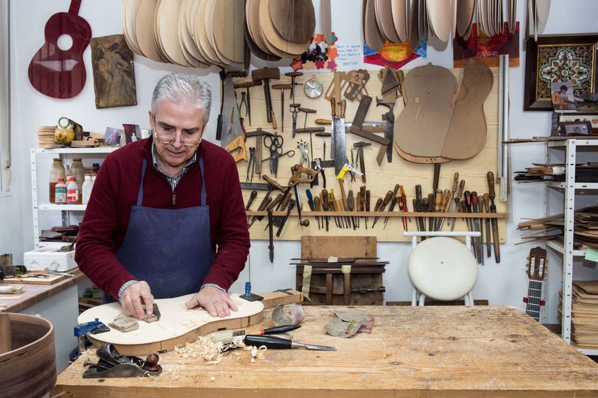 José Rodríguez Peña fertigt in seiner Werkstatt in Córdoba Klassik und Flamencogitarren in Handarbeit 