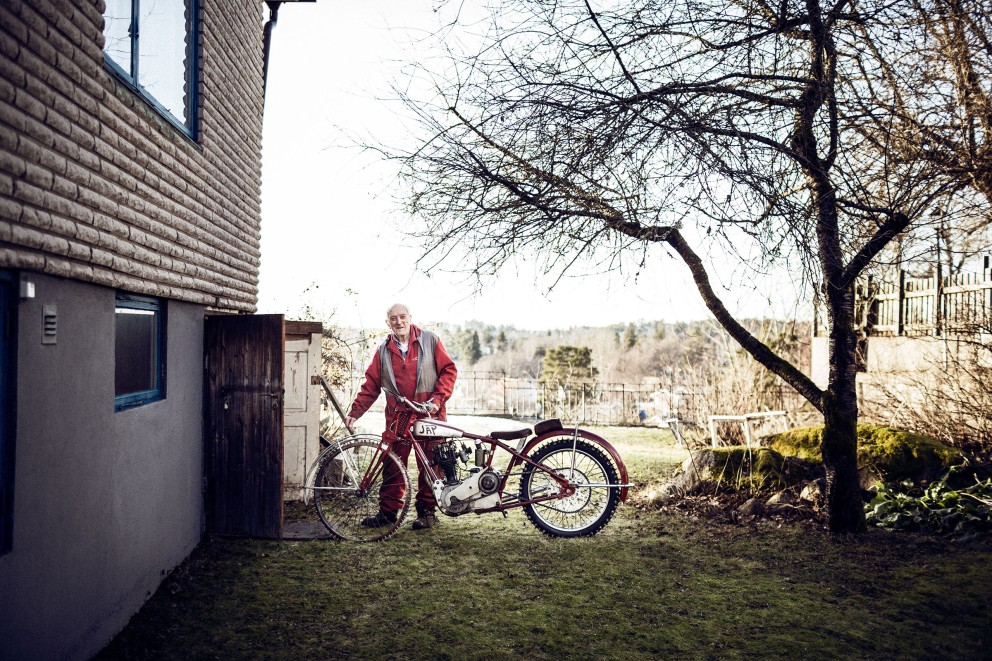 
			Ab und zu holt Olle Åhnström seine Motorräder noch aus der Garage. Allerdings nur noch, weil Freunde sie sehen sollen. Denn er selbst fährt nicht mehr.

		