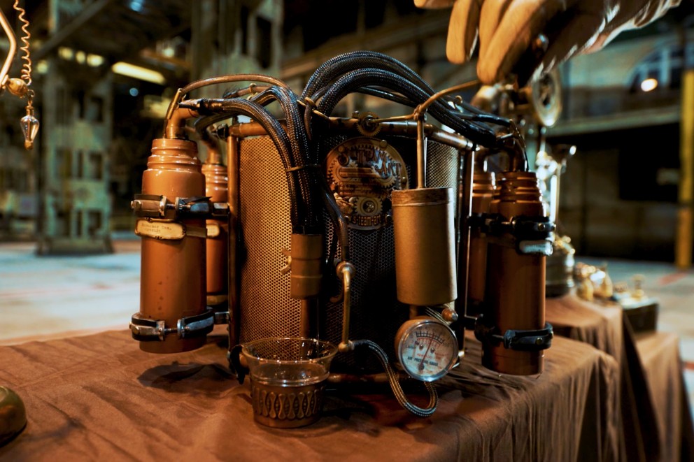 
				Ein Steampunk Rucksack von Raphaelius mit pumpbaren Thermosflaschen

			